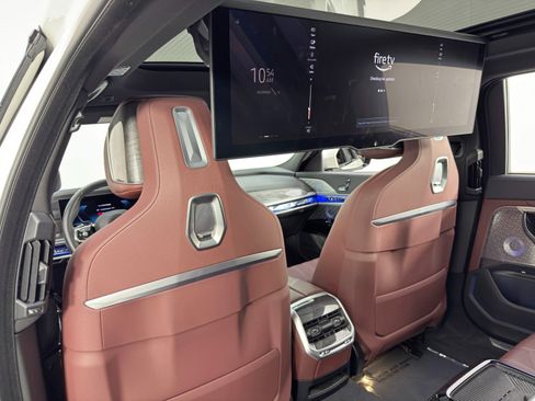 Used 2023 BMW i7 xDrive60 w/ Executive Package 2 image 47