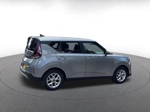 Used 2025 Kia Soul LX w/ LX Technology Package FWD image 14