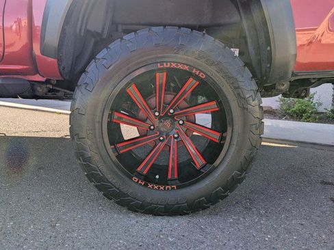 Used 2017 Toyota Tacoma TRD Off-Road w/ Tow Package (A/T) AWD/4WD image 23