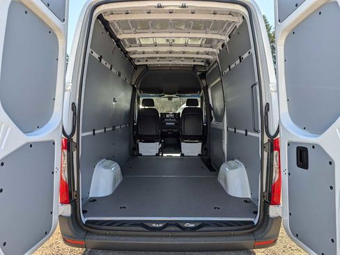New 2025 Mercedes-Benz Sprinter 2500 image 22