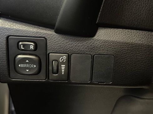 Used 2019 Toyota Corolla LE FWD image 16