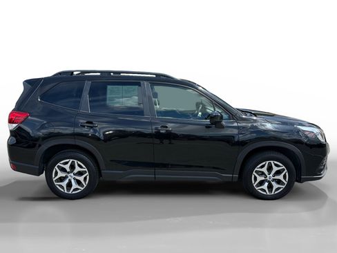 Used 2022 Subaru Forester Premium AWD/4WD image 6