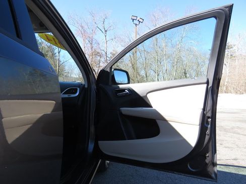 Used 2014 Dodge Journey SXT image 12