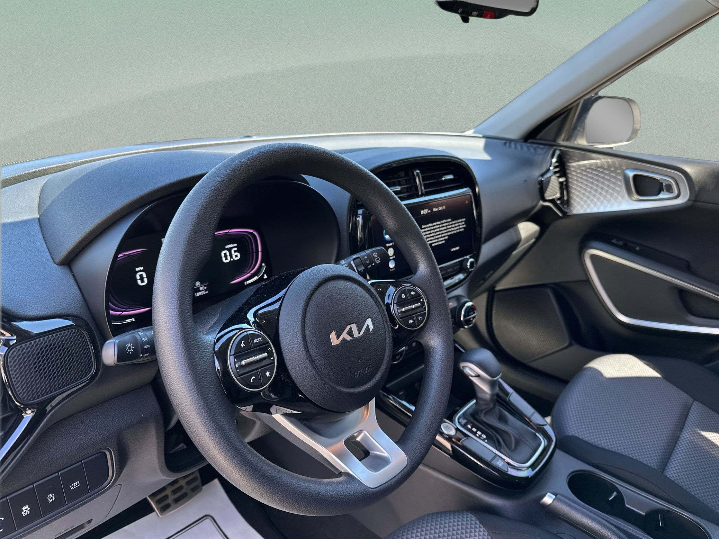 Used 2024 Kia Soul S FWD image 25