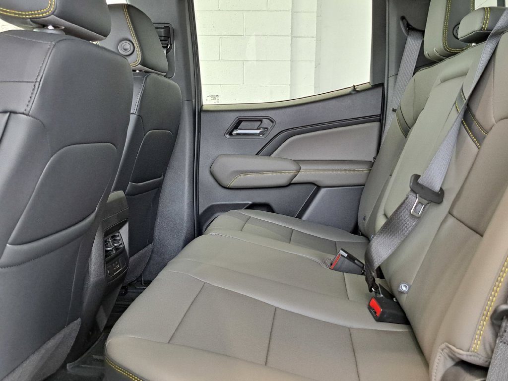 New 2026 Chevrolet Colorado ZR2 w/ Technology Package AWD/4WD image 13