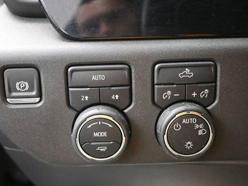 Used 2024 Chevrolet Silverado 1500 LT AWD/4WD image 8