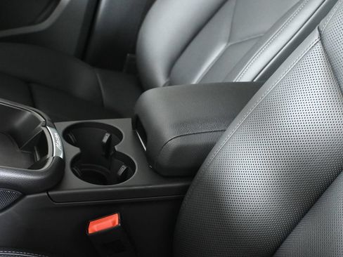 Used 2026 Porsche Macan AWD/4WD image 27