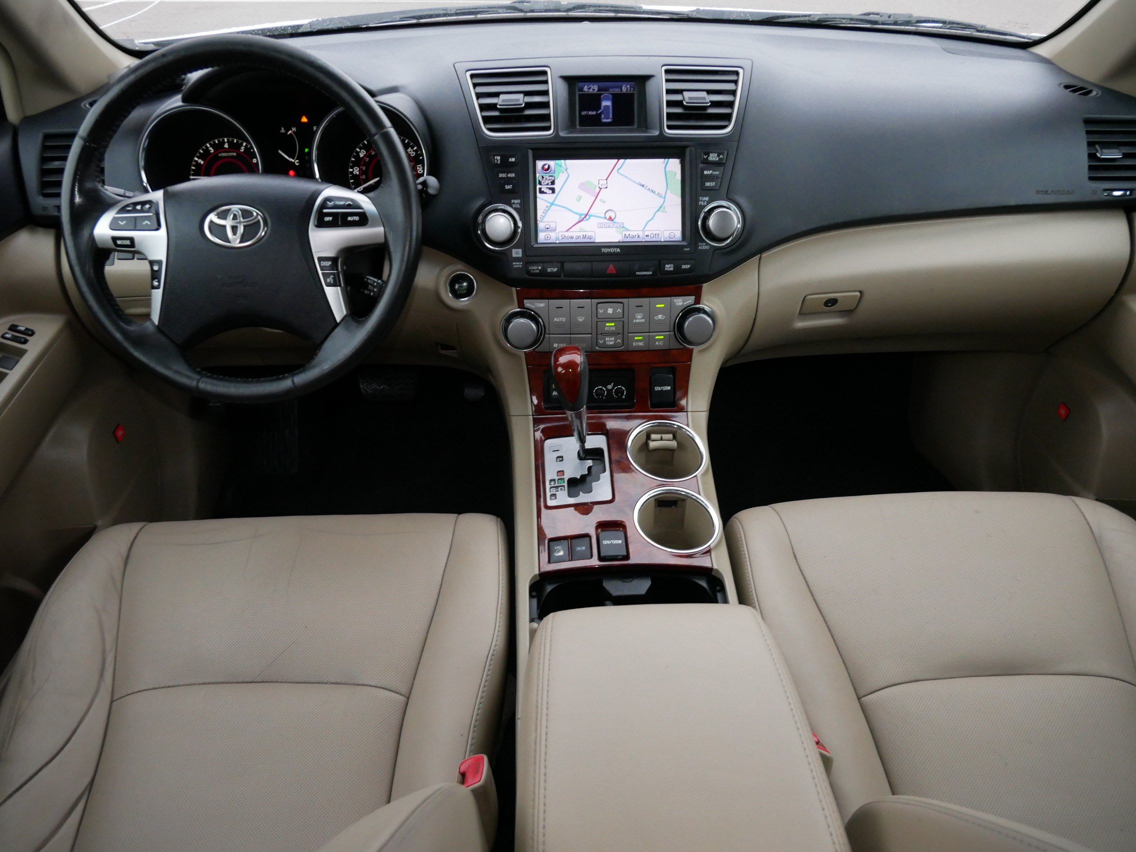 Used 2012 Toyota Highlander Limited w/ Tow Pkg AWD/4WD image 10