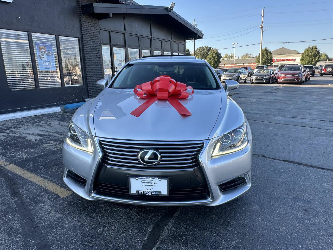 Used 2013 Lexus LS 460 AWD w/ Comfort Pkg image 2
