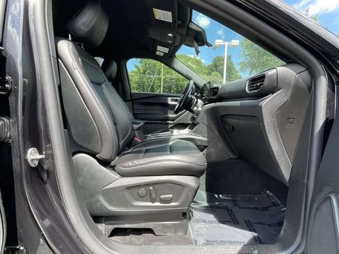 Certified 2020 Ford Explorer XLT w/ Equipment Group 202A RWD image 28