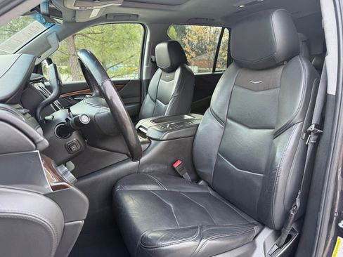 Used 2018 Cadillac Escalade Luxury image 36