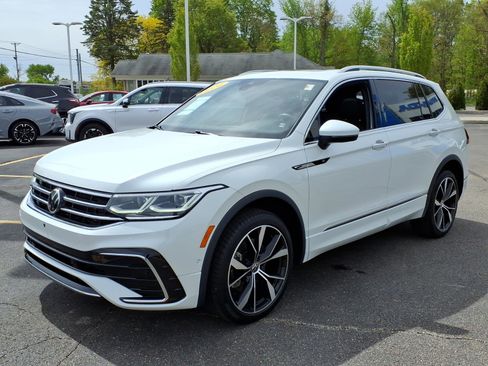 Used 2024 Volkswagen Tiguan SEL R-Line AWD/4WD image 3
