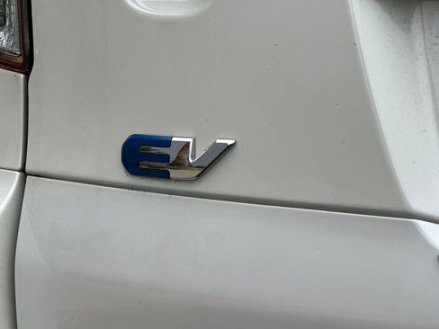 Used 2014 Toyota RAV4 EV image 28