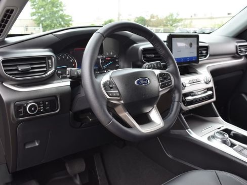 Certified 2023 Ford Explorer XLT w/ Equipment Group 202A AWD/4WD image 23