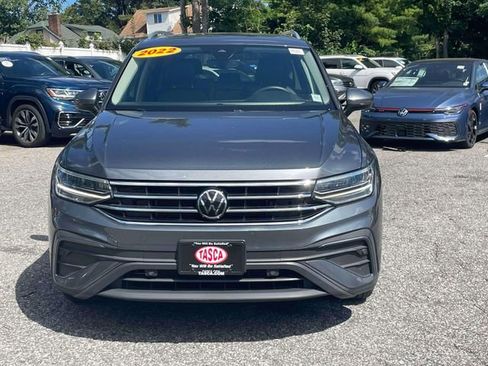 Used 2022 Volkswagen Tiguan SE image 2