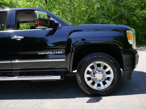 Used 2017 GMC Sierra 2500 Denali w/ Duramax Plus Package AWD/4WD image 38