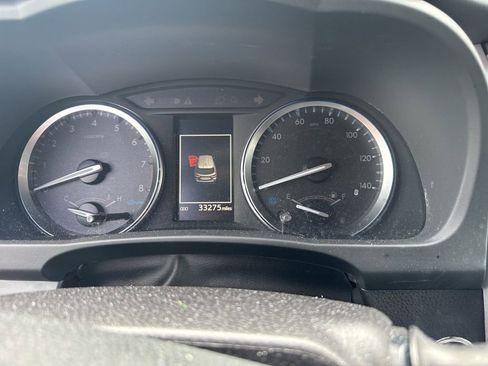 Used 2019 Toyota Highlander XLE AWD/4WD image 12