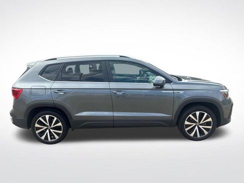 Used 2024 Volkswagen Taos SE FWD image 10