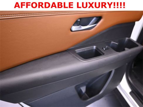 Used 2022 Nissan Pathfinder Platinum w/ Cargo Package image 17