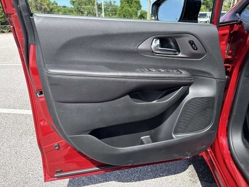 New 2027 Chrysler Pacifica Limited FWD image 19