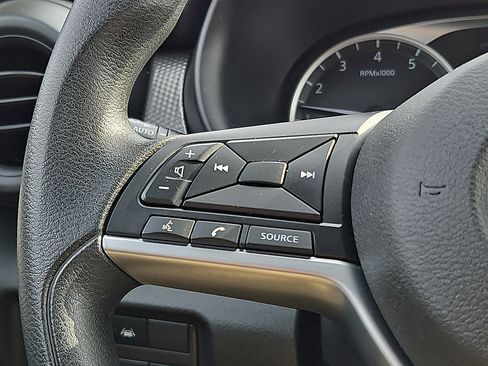 Certified 2020 Nissan Kicks S image 18