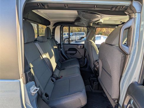 New 2025 Jeep Gladiator Sport image 8