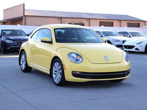 Used 2014 Volkswagen Beetle TDI image 9