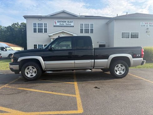 Used 2007 Chevrolet Silverado 1500 LT w/ Extended Cab Value Package AWD/4WD image 1