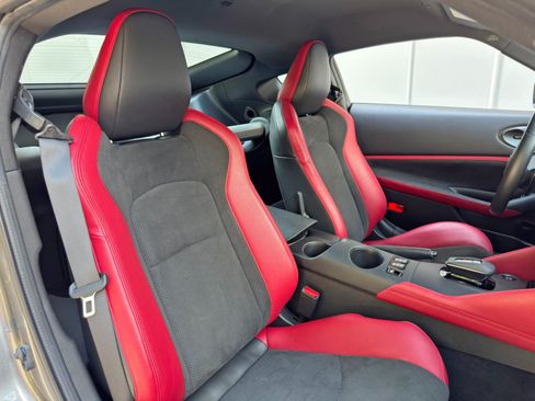 Used 2025 Nissan Z Performance w/ Floor Mat Package RWD image 35