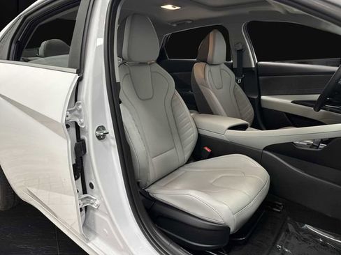 Used 2024 Hyundai Elantra Limited image 31