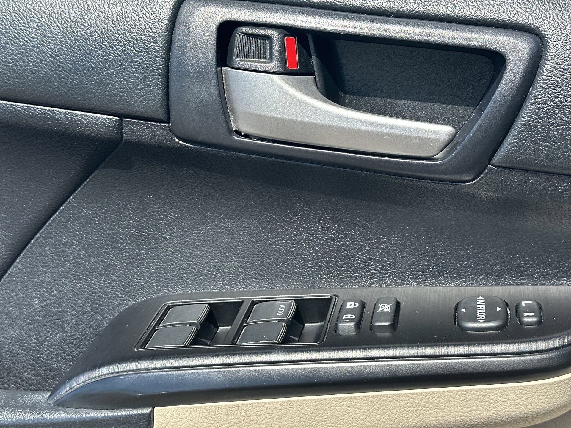 Used 2012 Toyota Camry LE FWD image 29