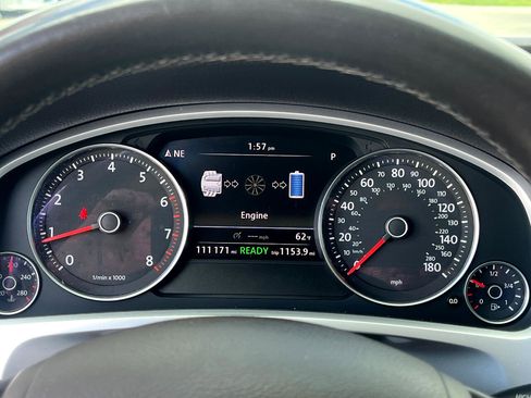 Used 2012 Volkswagen Touareg Hybrid image 28