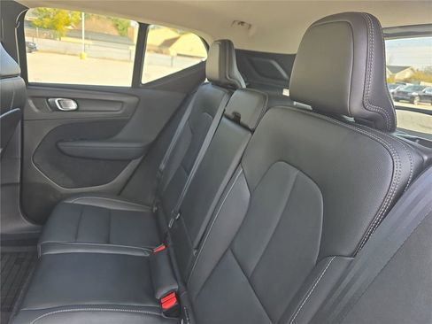 Used 2020 Volvo XC40 T5 Momentum image 10