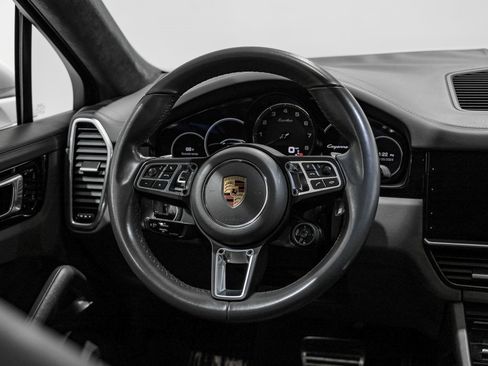 Used 2020 Porsche Cayenne Turbo image 15