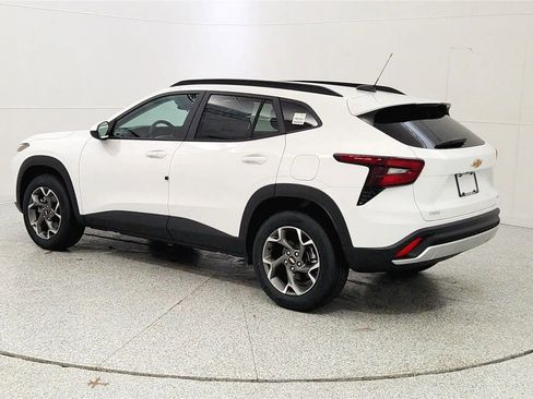 New 2026 Chevrolet Trax LT w/ Driver Confidence Package FWD image 5