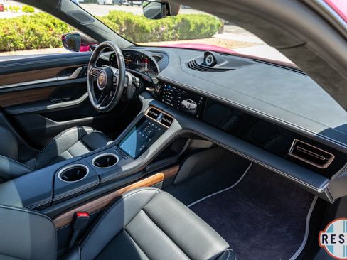Used 2022 Porsche Taycan Turbo S image 31