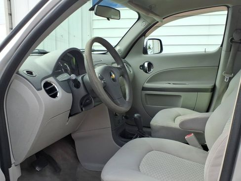 Used 2011 Chevrolet HHR LT FWD image 8