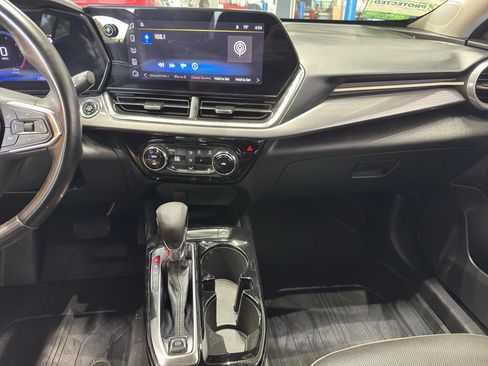 Used 2025 Chevrolet Trax ACTIV w/ Sunroof Package FWD image 26