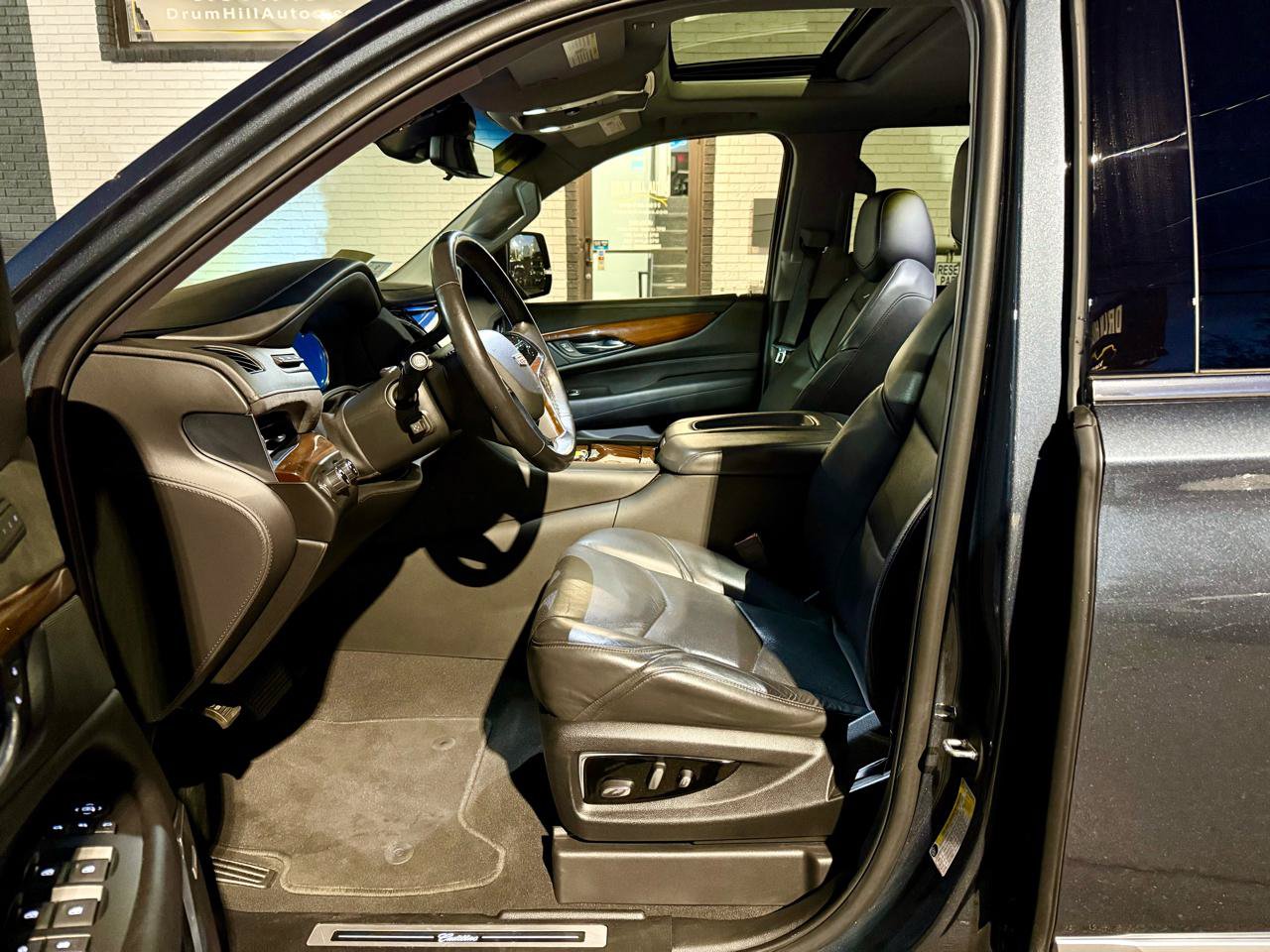 Used 2020 Cadillac Escalade Luxury AWD/4WD image 14