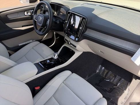 New 2026 Volvo XC40 B5 Plus w/ Protection Package Premier AWD/4WD image 13