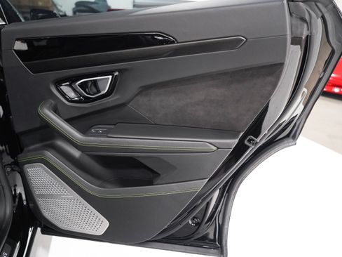 Used 2022 Lamborghini Urus AWD/4WD image 19