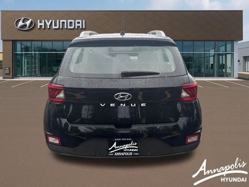 Certified 2024 Hyundai Venue SEL image 4