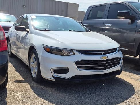 Used 2018 Chevrolet Malibu LS FWD image 1