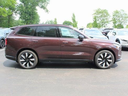 New 2025 Volvo EX90 Ultra image 2