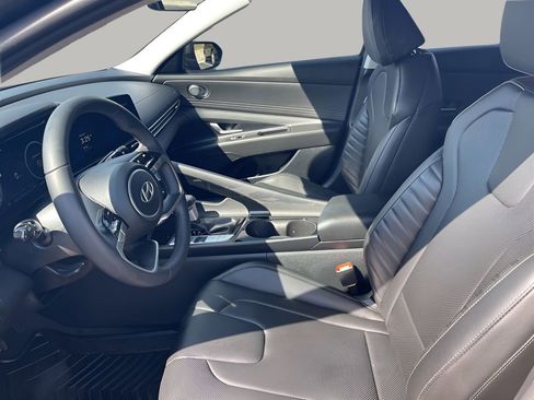 Used 2024 Hyundai Elantra Limited image 11