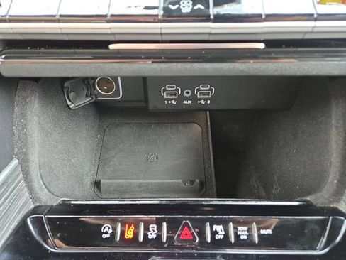 Used 2024 Jeep Wagoneer L Series II w/ Flexible Seating Group AWD/4WD image 26