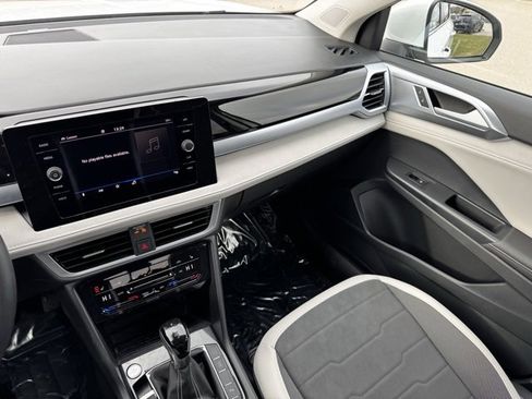 Used 2025 Volkswagen Taos SE image 24