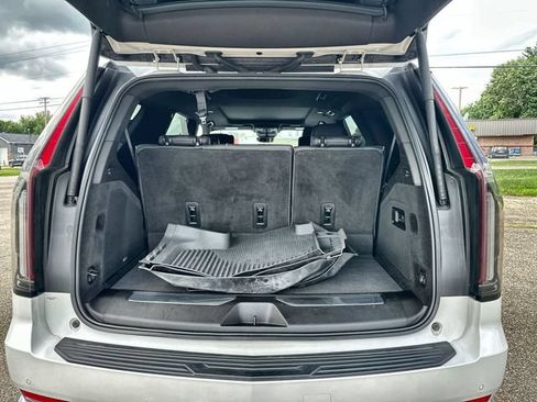 Used 2021 Cadillac Escalade Premium Luxury AWD/4WD image 23