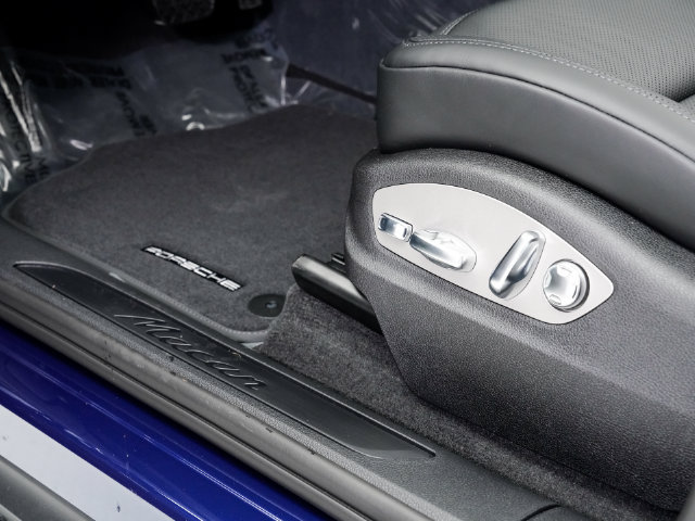 Certified 2026 Porsche Macan AWD/4WD image 11