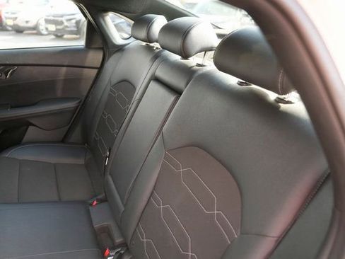 Used 2024 Kia Forte GT-Line image 13